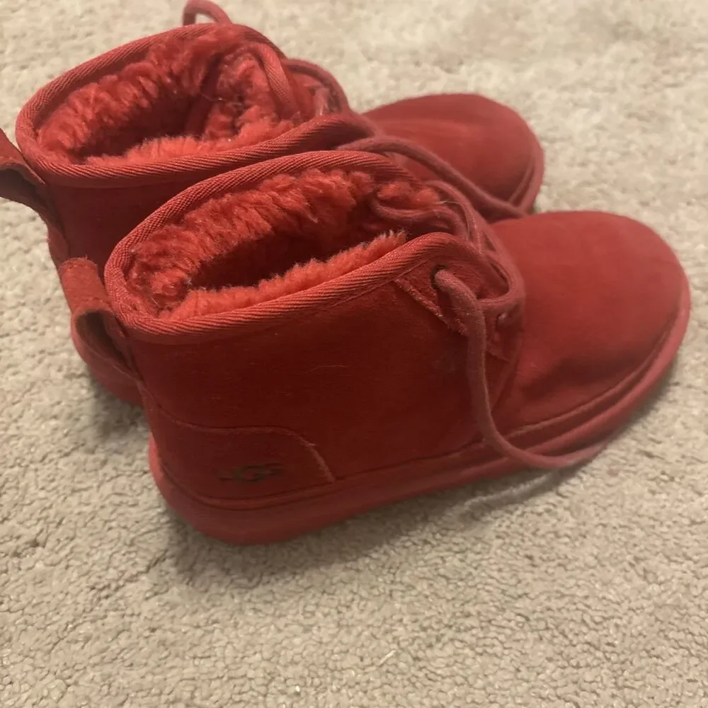 UGG Neumel II Boot Suede Upper 1017320K Chestnut Kids Size 3 Small Glue On Seam